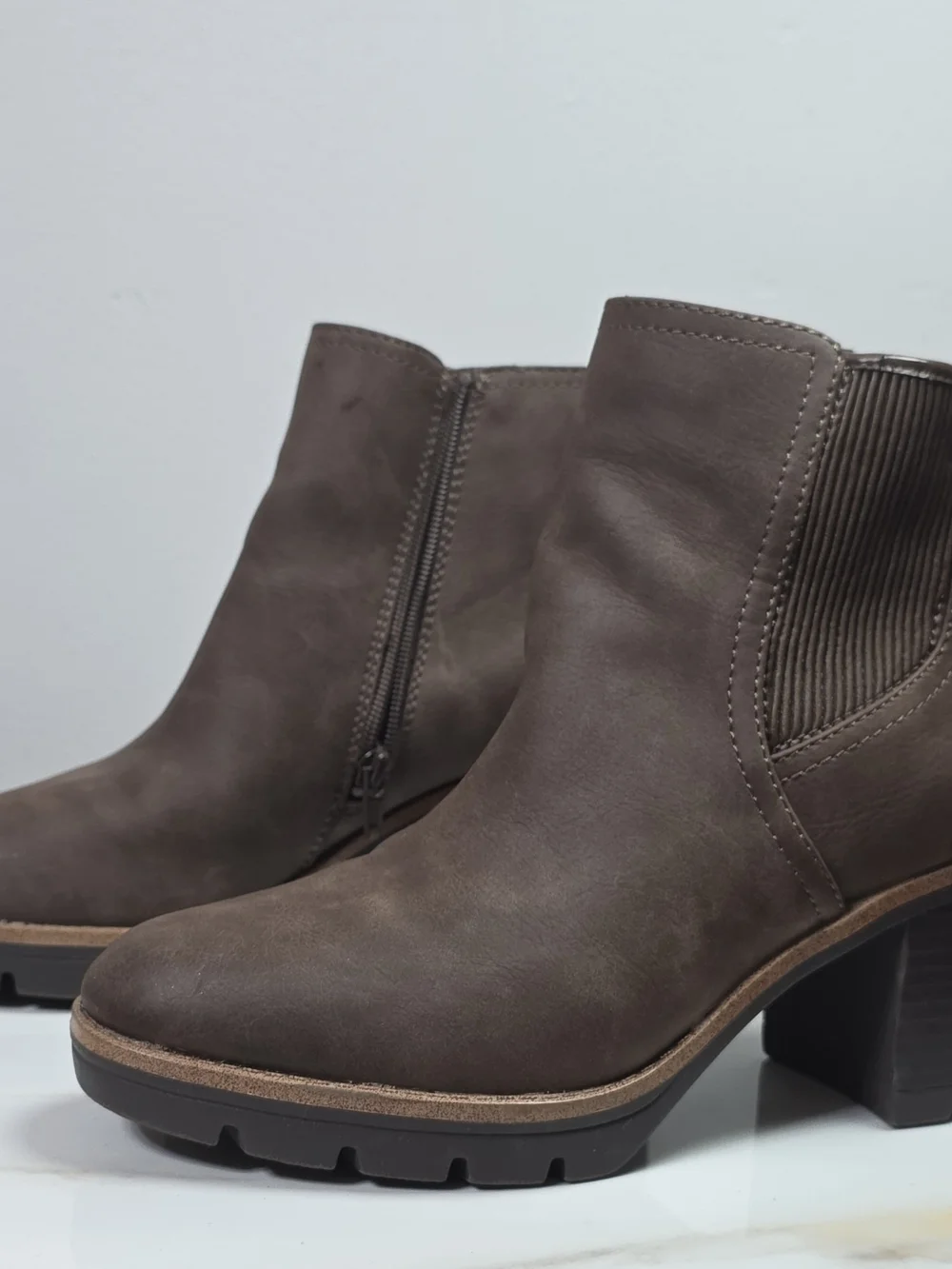 Women's Brown Leather Chelsea Boots - Side Zip
